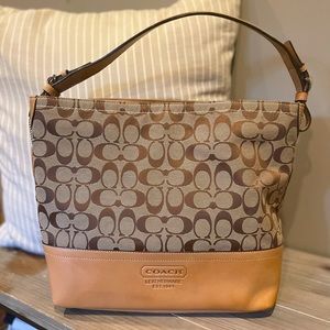 Coach Signature logo bucket/hobo bag in tan/brown canvas and leather. 🌻